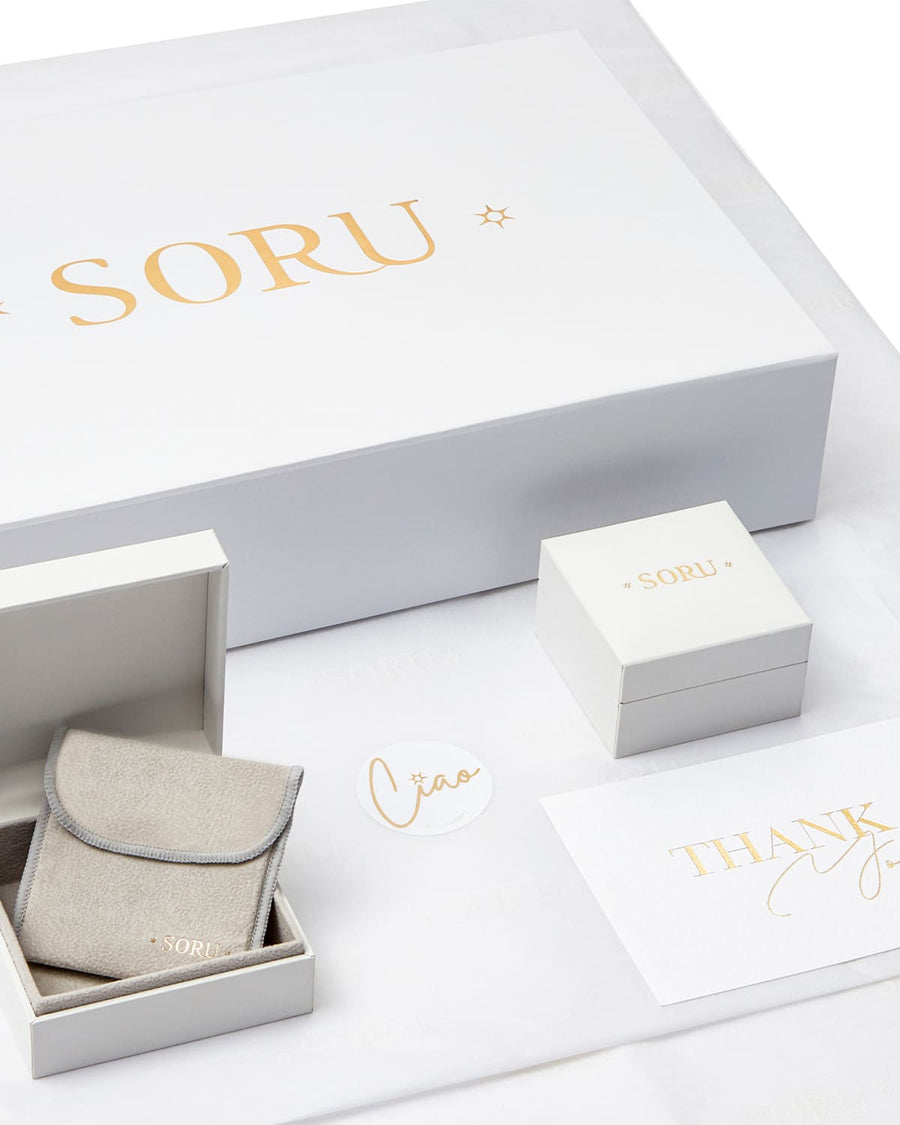 soru white gift box with gold soru logo